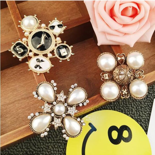 2021 fashion small fragrance bow pearl crystal pearl brooch korean jewelry women's shirt brooch buckle collar buckle korean version r12, Gray
2021 fashion small fragrance bow pearl crystal pearl brooch korean jewelry women's shirt brooch buckle collar buckle korean version r12, Gray