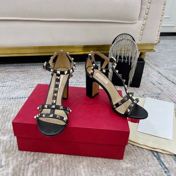 2022 women's sandals luxury fashion new breathable non-slip diamond studded vamp comfortable- size35-42, Black;red
2022 women's sandals luxury fashion new breathable non-slip diamond studded vamp comfortable- size35-42, Black;red