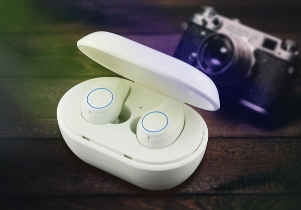 saiyang electronics brach-граница новая bluetooth-гарнитура tws dual 5.0 стерео наушники беспроводной спорт мобильный телефон универсальный
saiyang electronics brach-граница новая bluetooth-гарнитура tws dual 5.0 стерео наушники беспроводной спорт мобильный телефон универсальный