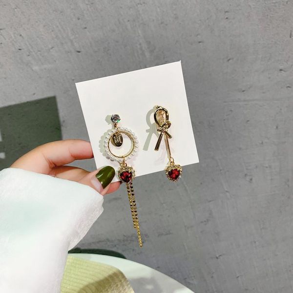dominated new women vintage style asymmetric fine crystal hear drop earrings korean geometric pearl long tassels earrings, Silver
dominated new women vintage style asymmetric fine crystal hear drop earrings korean geometric pearl long tassels earrings, Silver