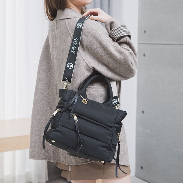 2020 winter down bag women brand designer handbag space pad cotton feather capacity tote ladies shoulder bag bolsas sac a main c0121
2020 winter down bag women brand designer handbag space pad cotton feather capacity tote ladies shoulder bag bolsas sac a main c0121