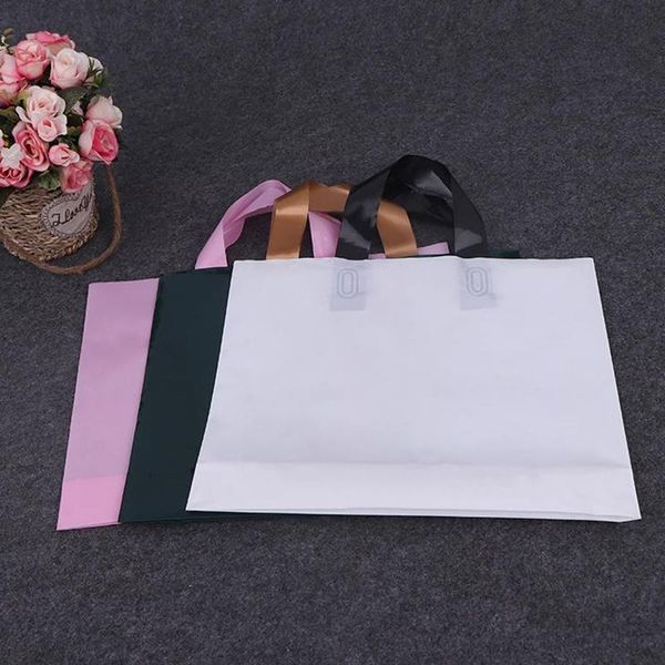 200pcs/lot print logo thick plastic carry bag with handle wedding party gift bags large shopping bag custom made one color logo
200pcs/lot print logo thick plastic carry bag with handle wedding party gift bags large shopping bag custom made one color logo