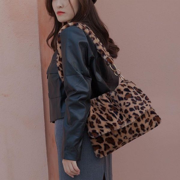cross body hairy bag female winter leopard print hand with oblique 2021 fashion korean version of small square chest cute plush
cross body hairy bag female winter leopard print hand with oblique 2021 fashion korean version of small square chest cute plush