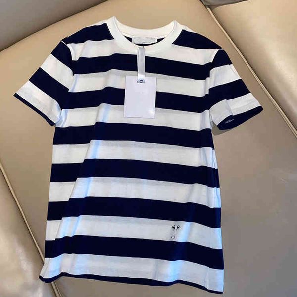 2022 factory wholesale new d + summer ladies' style stitching contrast stripe round neck short sleeve women's simple loose t-shirt, White
2022 factory wholesale new d + summer ladies' style stitching contrast stripe round neck short sleeve women's simple loose t-shirt, White