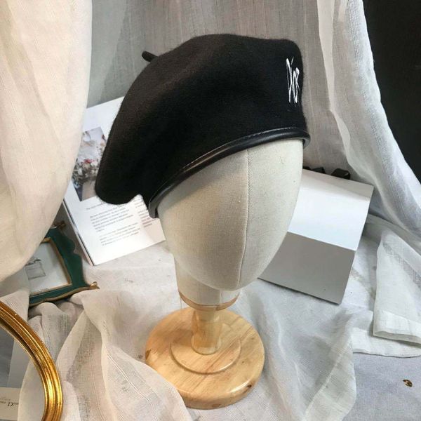 luxury hat style d family beret versatile fashion three-dimensional letter embroidery painter's wool black hat, Black;white
luxury hat style d family beret versatile fashion three-dimensional letter embroidery painter's wool black hat, Black;white