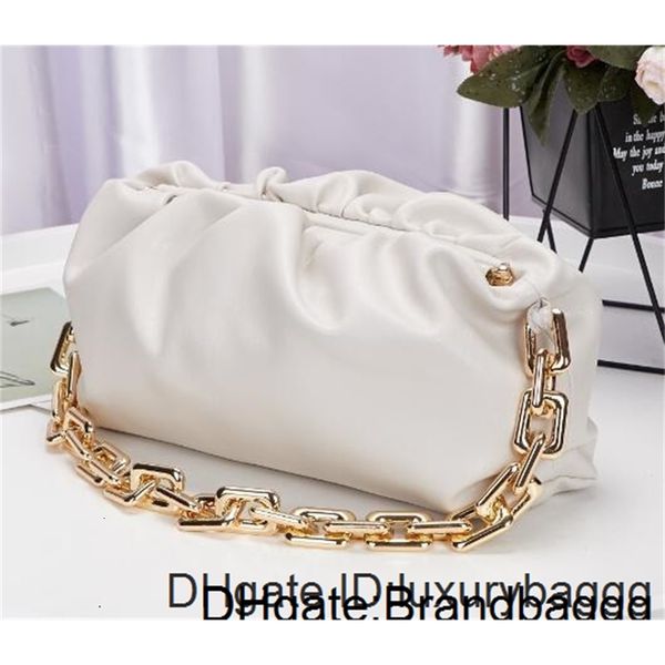 classic handbags cloud shape evening bags with thick chain clutch women pouch genuine leather clip handbag crossbody totes
classic handbags cloud shape evening bags with thick chain clutch women pouch genuine leather clip handbag crossbody totes