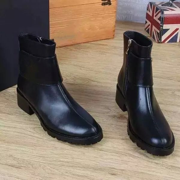 new classic designer ladies black short boots luxury high heel retro metal buckle leather party fashion boots
new classic designer ladies black short boots luxury high heel retro metal buckle leather party fashion boots