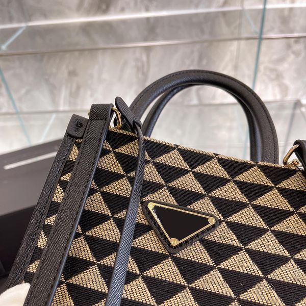 2022luxury designers italy brand classic totes bags leather and embroidered fabric women crossbody bags fashion sho
2022luxury designers italy brand classic totes bags leather and embroidered fabric women crossbody bags fashion sho