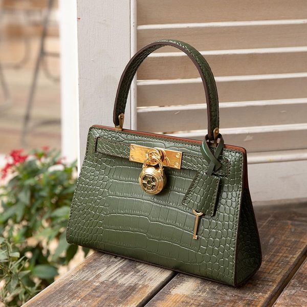 2021 new fashion women bag luxury shoulder messenger bag small crocodile texture leather handbag
2021 new fashion women bag luxury shoulder messenger bag small crocodile texture leather handbag