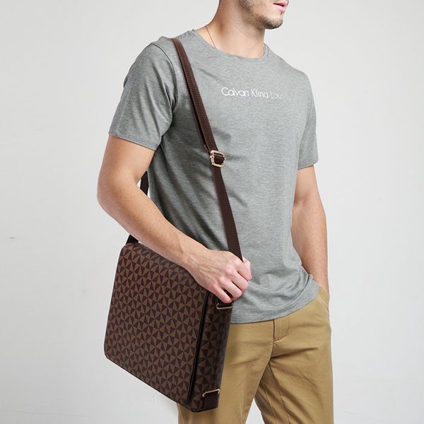 Fashion Men Handbag Crossbody Shoulder bag printed Messenger bags black flower 24cm designer style Purse 35 colors laptop bag Original picture contact me
Fashion Men Handbag Crossbody Shoulder bag printed Messenger bags black flower 24cm designer style Purse 35 colors laptop bag Original picture contact me