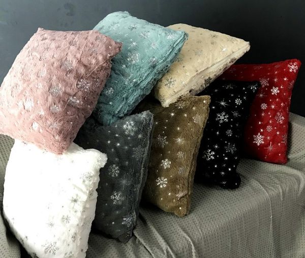 plush cushion cover imitation rabbit hair solid color snowflake pattern gilt pillow cover european style pillow case 43*43cm
plush cushion cover imitation rabbit hair solid color snowflake pattern gilt pillow cover european style pillow case 43*43cm