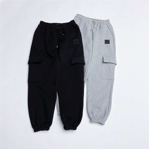 couple models with large double-sided pockets plus velvet thickening feet leisure sports pants warm necessary classic compass logo simple, Black
couple models with large double-sided pockets plus velvet thickening feet leisure sports pants warm necessary classic compass logo simple, Black