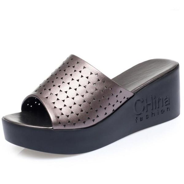 2020 new breathable patent leather slippers summer women's sandals high heel wedge slippers light increase large size1, Black
2020 new breathable patent leather slippers summer women's sandals high heel wedge slippers light increase large size1, Black