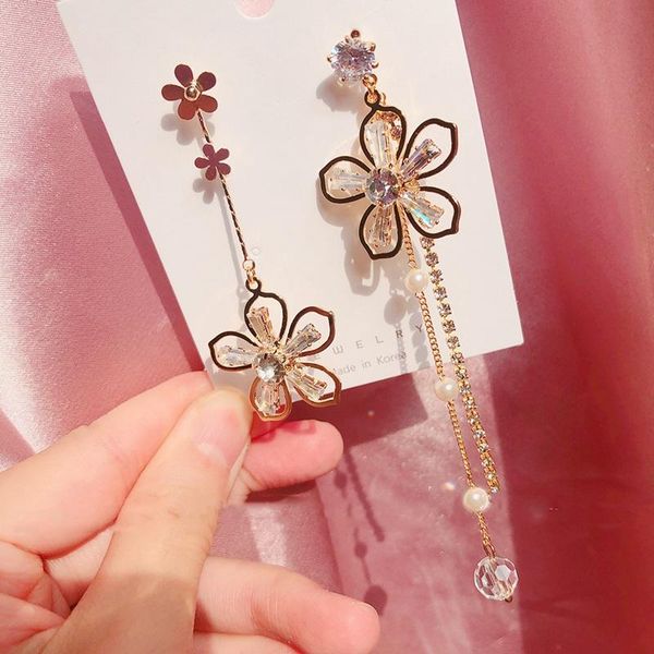 classic rhinestone flower pendant women dangle earrings long tassel asymmetrical earrings for women drops, Silver
classic rhinestone flower pendant women dangle earrings long tassel asymmetrical earrings for women drops, Silver