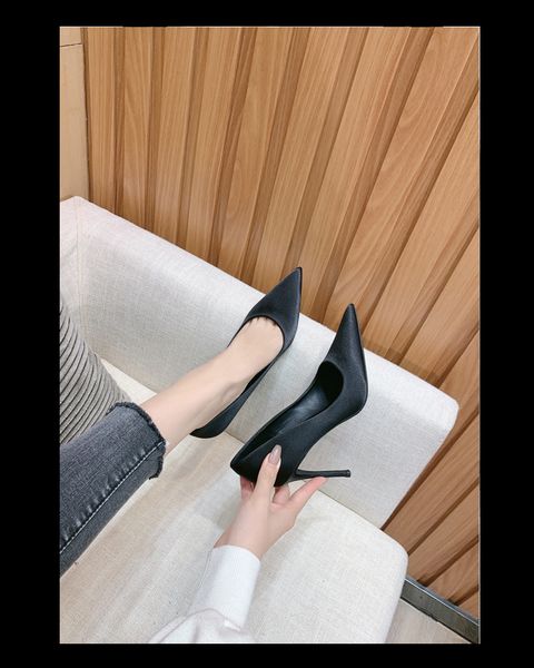 women sandals fashion high heels party wedding black nude blue patent leather pointed toes slides dress shoes size 35-40
women sandals fashion high heels party wedding black nude blue patent leather pointed toes slides dress shoes size 35-40