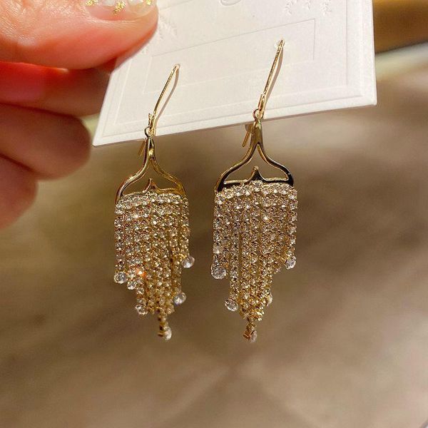 лидирующий bling bling кристалл серьги цвета золота длинный хвост рыбы кисточкой мотаться серьги женщины партии ювелирных изделий, Silver
лидирующий bling bling кристалл серьги цвета золота длинный хвост рыбы кисточкой мотаться серьги женщины партии ювелирных изделий, Silver