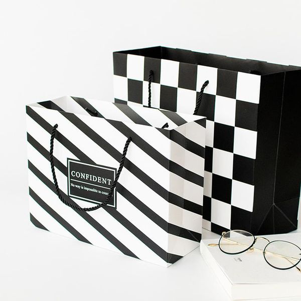 gift wrap 1pc stripe square white &black classic man bag wedding candy packaging paper fashion shopping packing supplies1
gift wrap 1pc stripe square white &black classic man bag wedding candy packaging paper fashion shopping packing supplies1