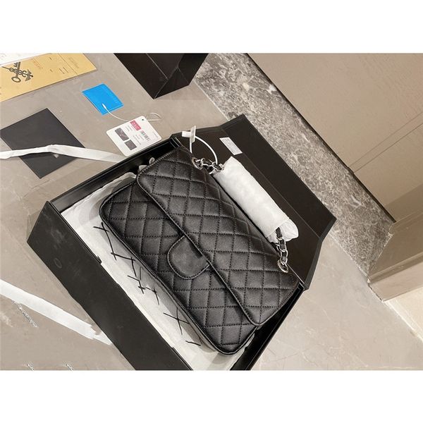 luxurys designers leather clutch bag 2020 new women original brand fashion handbags gold silver buckle bags leather shoulder bags
luxurys designers leather clutch bag 2020 new women original brand fashion handbags gold silver buckle bags leather shoulder bags