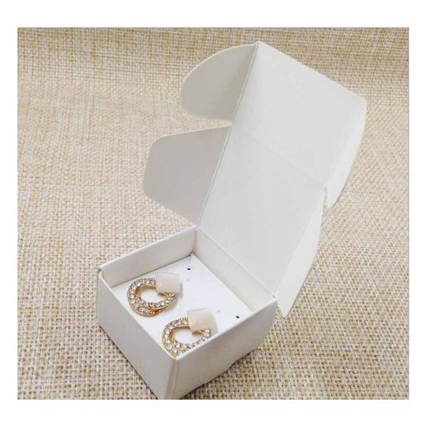 50 шт. kraft paper box mini серьги кольцо ювелирных изделий коробка с держатель карточка черная белая коробка ручной работы упаковочные коро
50 шт. kraft paper box mini серьги кольцо ювелирных изделий коробка с держатель карточка черная белая коробка ручной работы упаковочные коро