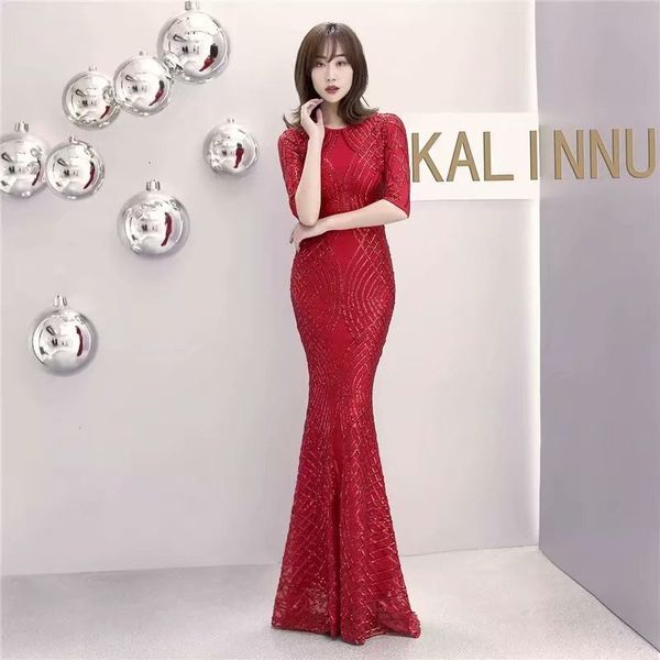 2021 robe soiree new style nightmare's neck half-mangoes dressed as lantejoulas to ground 1087 6d7s evening, Black;red
2021 robe soiree new style nightmare's neck half-mangoes dressed as lantejoulas to ground 1087 6d7s evening, Black;red