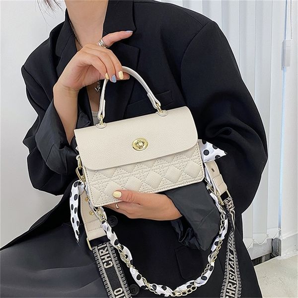 factory store shop embroidered bag female autumn new fashion handbag wide shoulder strap three-layer high-capacity single shoulder messenger
factory store shop embroidered bag female autumn new fashion handbag wide shoulder strap three-layer high-capacity single shoulder messenger