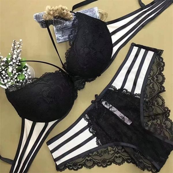 new women's underwear set european and american fashion and thin bra lace embroidered style lj201210, Red;black
new women's underwear set european and american fashion and thin bra lace embroidered style lj201210, Red;black