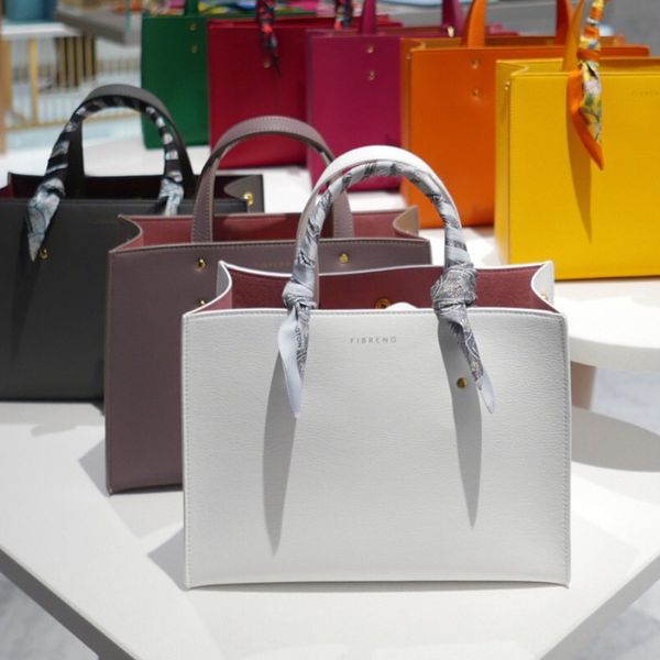 south korea fibreno designer women spring and summer new simple small square bag portable single shoulder slant
south korea fibreno designer women spring and summer new simple small square bag portable single shoulder slant