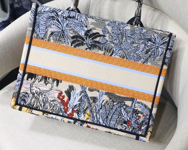 new ladies large-capacity handbags paris designer handbags fashion retro ethnic style canvas handmade embroidery pattern shopping bag 104
new ladies large-capacity handbags paris designer handbags fashion retro ethnic style canvas handmade embroidery pattern shopping bag 104