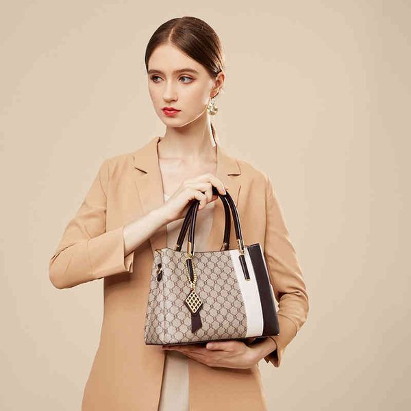 2022 latest handbag factory store bag women's bag leather one shoulder middle-aged mother's large capacity
2022 latest handbag factory store bag women's bag leather one shoulder middle-aged mother's large capacity