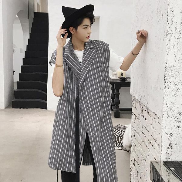 in the spring runway asymmetrical design of the long vest popular logo men's wear striped sleeveless vest.1, Black;white
in the spring runway asymmetrical design of the long vest popular logo men's wear striped sleeveless vest.1, Black;white