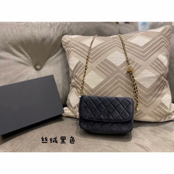 velvet series small square bag with gift box
velvet series small square bag with gift box