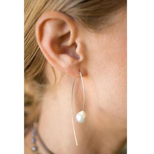 chiao fresh water pearl hoop earring threader through wire earrings for women, Golden;silver
chiao fresh water pearl hoop earring threader through wire earrings for women, Golden;silver