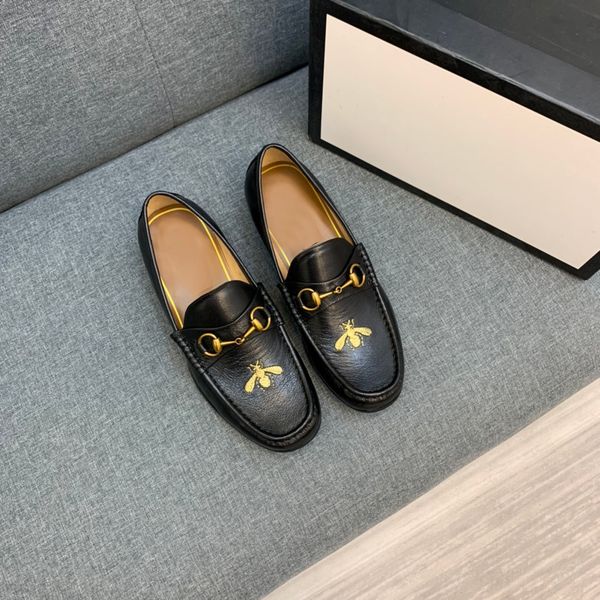 2022 designer mules princetown flat soled dress shoes authentic cowhide metal buckle mocassin leather men embroidery trample lazy shoe with, Black
2022 designer mules princetown flat soled dress shoes authentic cowhide metal buckle mocassin leather men embroidery trample lazy shoe with, Black