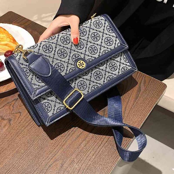 2022 latest handbag factory store august female printed one shoulder small square autumn
2022 latest handbag factory store august female printed one shoulder small square autumn