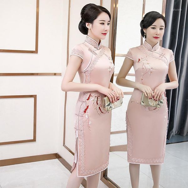 2020 summer new silk pink cheongsam summer short sleeve cheongsam gown chinese traditional clothing women qipao embroidery dress1, Red
2020 summer new silk pink cheongsam summer short sleeve cheongsam gown chinese traditional clothing women qipao embroidery dress1, Red