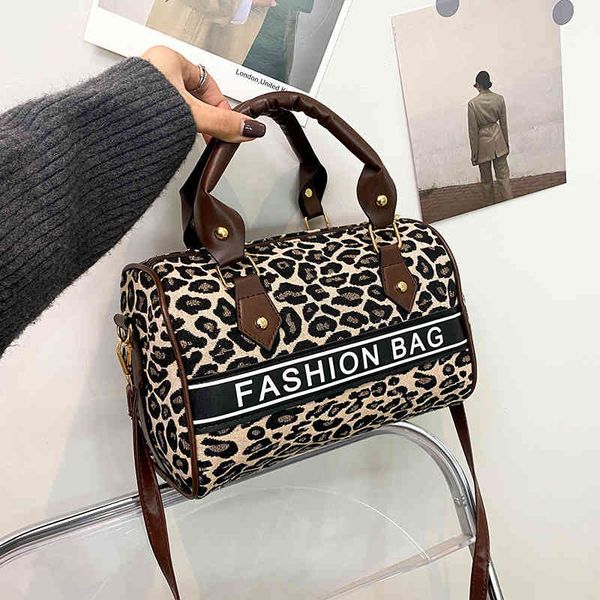 bag2022 factory wholesale new new korean messenger bag women's casual texture single shoulder fashion trend hand printed 01
bag2022 factory wholesale new new korean messenger bag women's casual texture single shoulder fashion trend hand printed 01