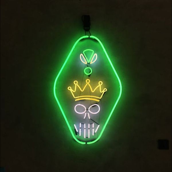 neon sign for imperial crown skull lamp real glass tubes resterant decorate room light beauty l display impact attract light
neon sign for imperial crown skull lamp real glass tubes resterant decorate room light beauty l display impact attract light