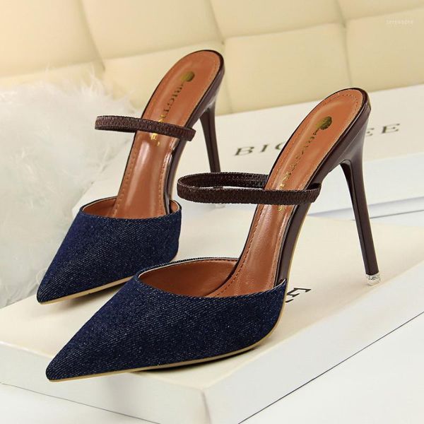 korean version of the head slippers fine with high heels was thin shallow mouth pointed denim surface word with women slippers1, Black
korean version of the head slippers fine with high heels was thin shallow mouth pointed denim surface word with women slippers1, Black