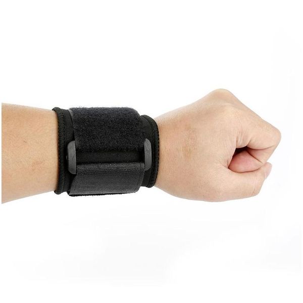 1 pair sport wristband adjustable wrist brace wrap support gym safety wrist support sports safety acc qylrde, Black;red
1 pair sport wristband adjustable wrist brace wrap support gym safety wrist support sports safety acc qylrde, Black;red