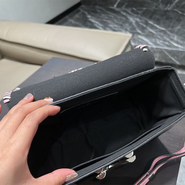 twist handbag crossbody bag genuine leather classic letter scrunchie handle flap messenger bags detchable shoulder strap gold-color hardware
twist handbag crossbody bag genuine leather classic letter scrunchie handle flap messenger bags detchable shoulder strap gold-color hardware