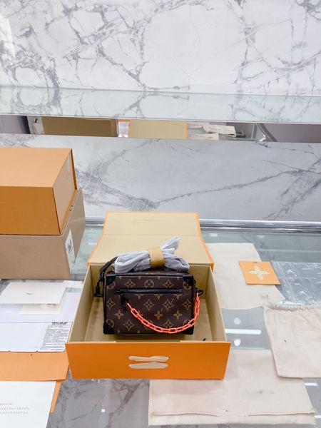 luxury designers bags handbags 2022 c family classic genuine leather women handbag box type postman shoulder bag messengers bale
luxury designers bags handbags 2022 c family classic genuine leather women handbag box type postman shoulder bag messengers bale