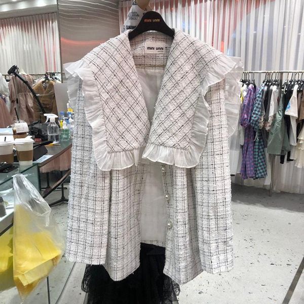 korean plaid blazer women spring and autumn 2021 new big lapel suit tweed jacket female loose wild fashion ruffle coat y123, White;black
korean plaid blazer women spring and autumn 2021 new big lapel suit tweed jacket female loose wild fashion ruffle coat y123, White;black