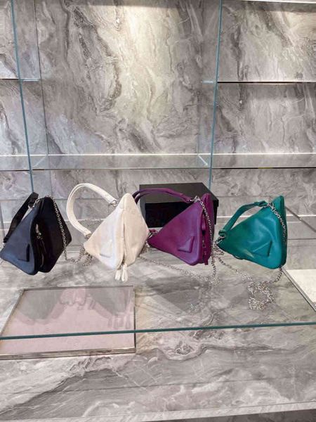 women's designer mini fashion all-match autumn and winter four-color triangle shoulder bag nylon material
women's designer mini fashion all-match autumn and winter four-color triangle shoulder bag nylon material