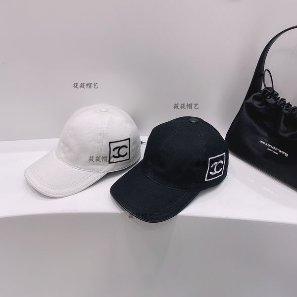 correct version small fragrance women's fashionable foreign style baseball cap black and white duck tongue canvas, Black;white
correct version small fragrance women's fashionable foreign style baseball cap black and white duck tongue canvas, Black;white