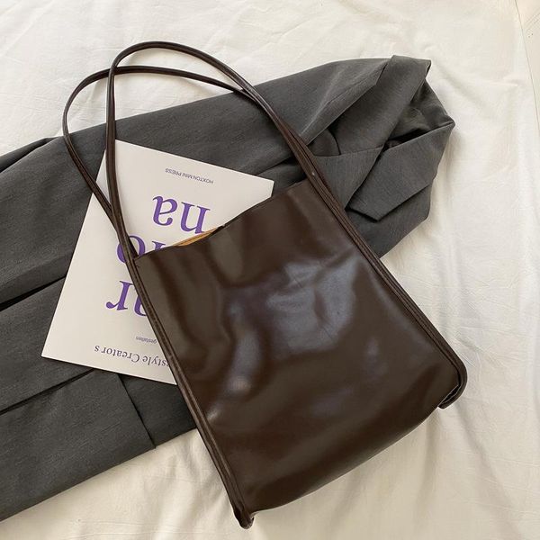 cross body on the fashion tote bag female retro one-shoulder under armpit niche design large-capacity handbag
cross body on the fashion tote bag female retro one-shoulder under armpit niche design large-capacity handbag