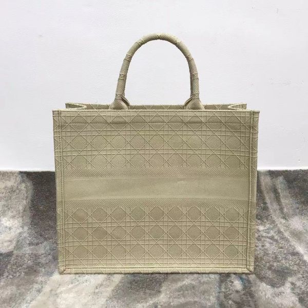 ladies' handbags, shopping bags, high-end customized quality, more bags, please contact me. 06689484
ladies' handbags, shopping bags, high-end customized quality, more bags, please contact me. 06689484