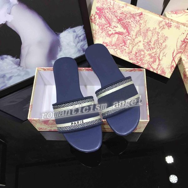 2021 new women sandals slippers embroidery beautiful sandal floral brocade flip flops striped beach genuine leather dazzle flowers slipper, Black;grey
2021 new women sandals slippers embroidery beautiful sandal floral brocade flip flops striped beach genuine leather dazzle flowers slipper, Black;grey