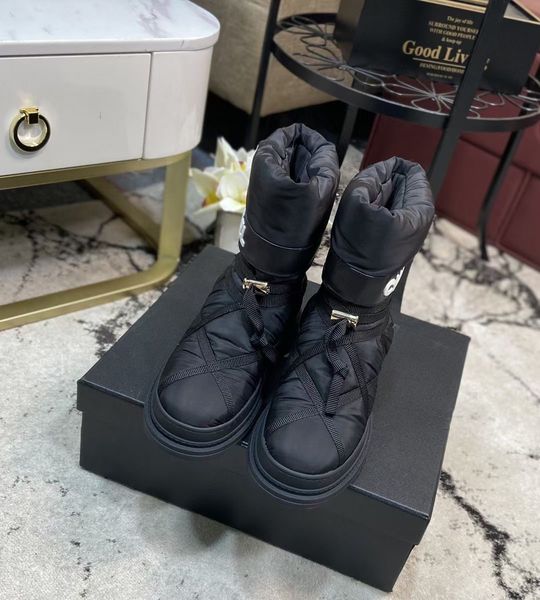 the classic wool style inside ankle boot is versatile and comfortable lace-up foot-binding, Black
the classic wool style inside ankle boot is versatile and comfortable lace-up foot-binding, Black