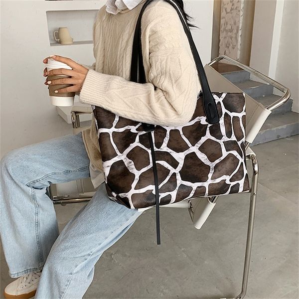handbag zebra pattern lady shopping handbag black and white stone pattern casual retro shoulder bag large capacity
handbag zebra pattern lady shopping handbag black and white stone pattern casual retro shoulder bag large capacity