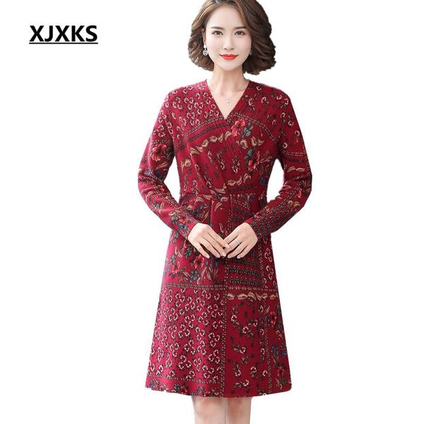 xjxks 2021 autumn winter new fashion v-neck women long sweater 100% wool knitted sweater women printed pullover, White;black
xjxks 2021 autumn winter new fashion v-neck women long sweater 100% wool knitted sweater women printed pullover, White;black